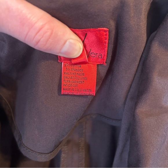 Elegant Brown Blazer with Embroidered Details - Picture 5 of 6